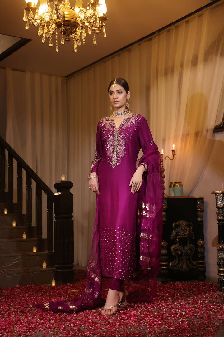 Noor comprises of number of opulent outfits, one of which is this beautiful long shirt curated from finest rawsilk with added handwork on neckline & sequence spray on daman.