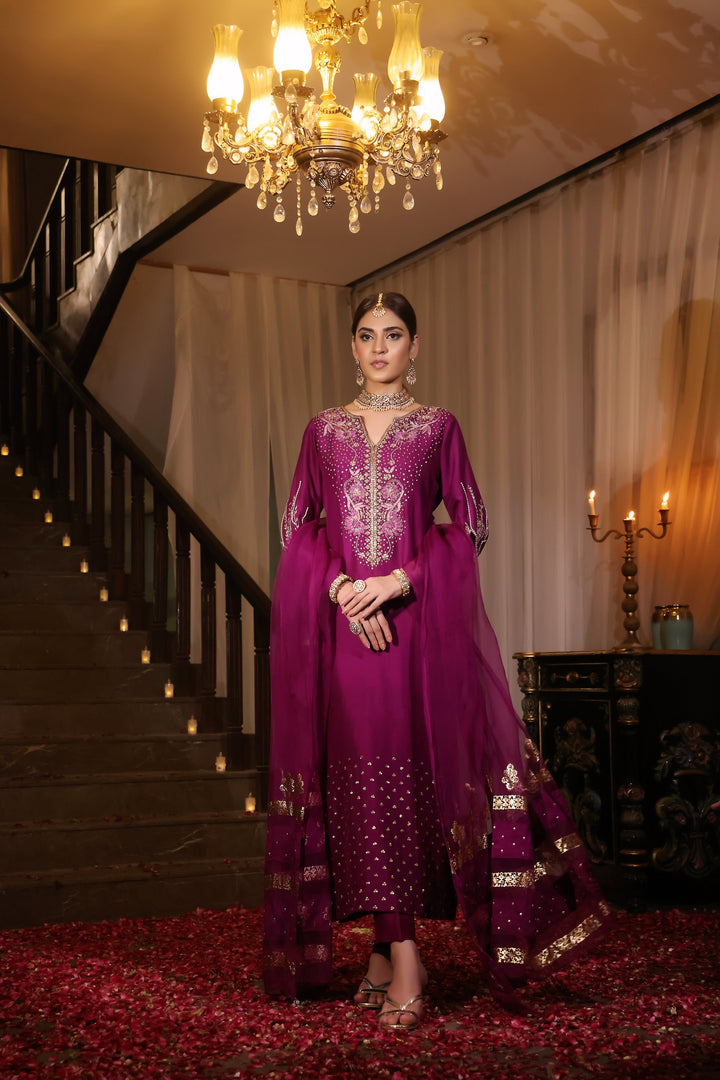 Noor comprises of number of opulent outfits, one of which is this beautiful long shirt curated from finest rawsilk with added handwork on neckline & sequence spray on daman.