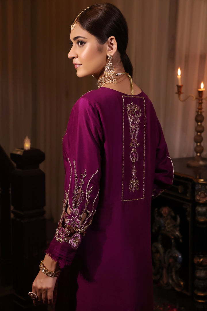 Noor comprises of number of opulent outfits, one of which is this beautiful long shirt curated from finest rawsilk with added handwork on neckline & sequence spray on daman.