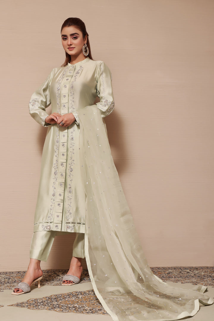  Adorn yourself in mint green sheesha silk with pleats, handmade zardozi in silver kora dapka, and an elegant pure organza dupatta with sequence chan.