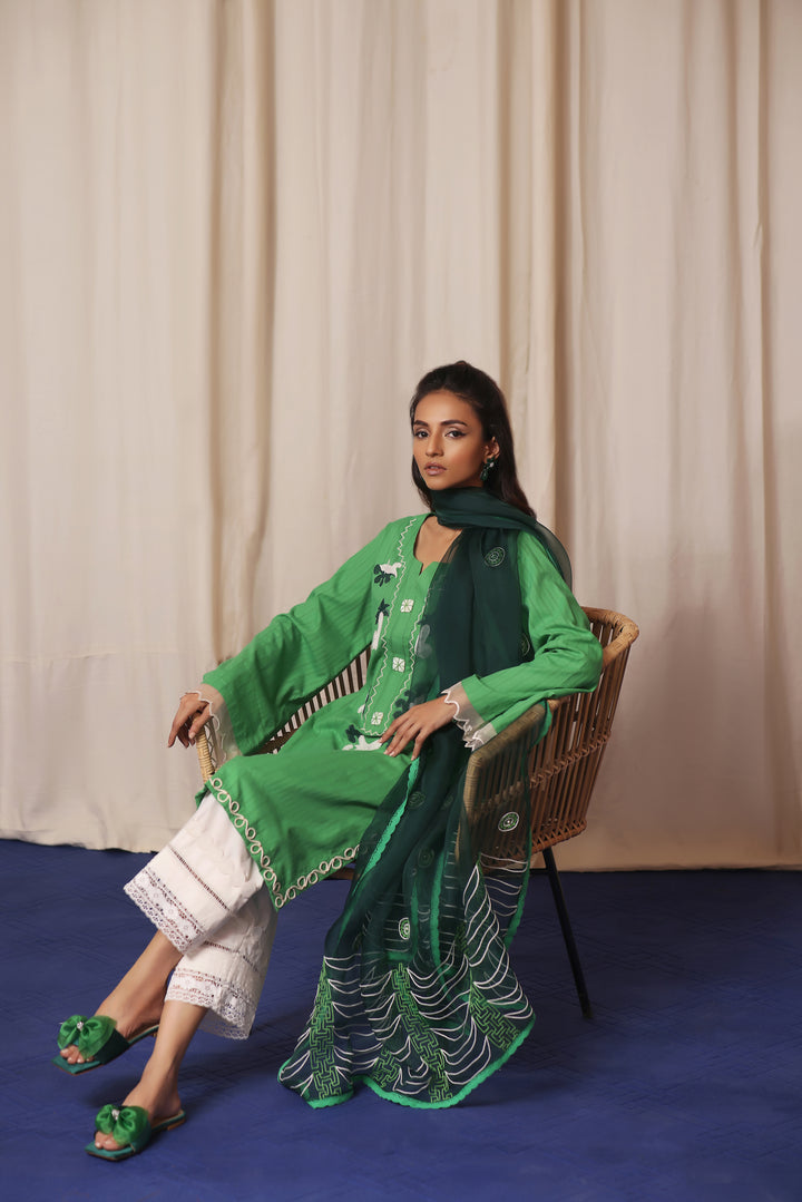  Embrace summer with Naya's lightweight, fashionable edit. Featuring coveted colors, embossed lawn, cotton net, applique work, and resham embroidery for a fresh look.