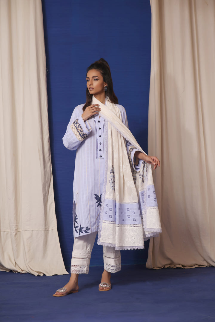  Explore Mona Imran's Naya Collection: The perfect summer fashion with embossed lawn, cotton net, applique work, and resham embroidery.