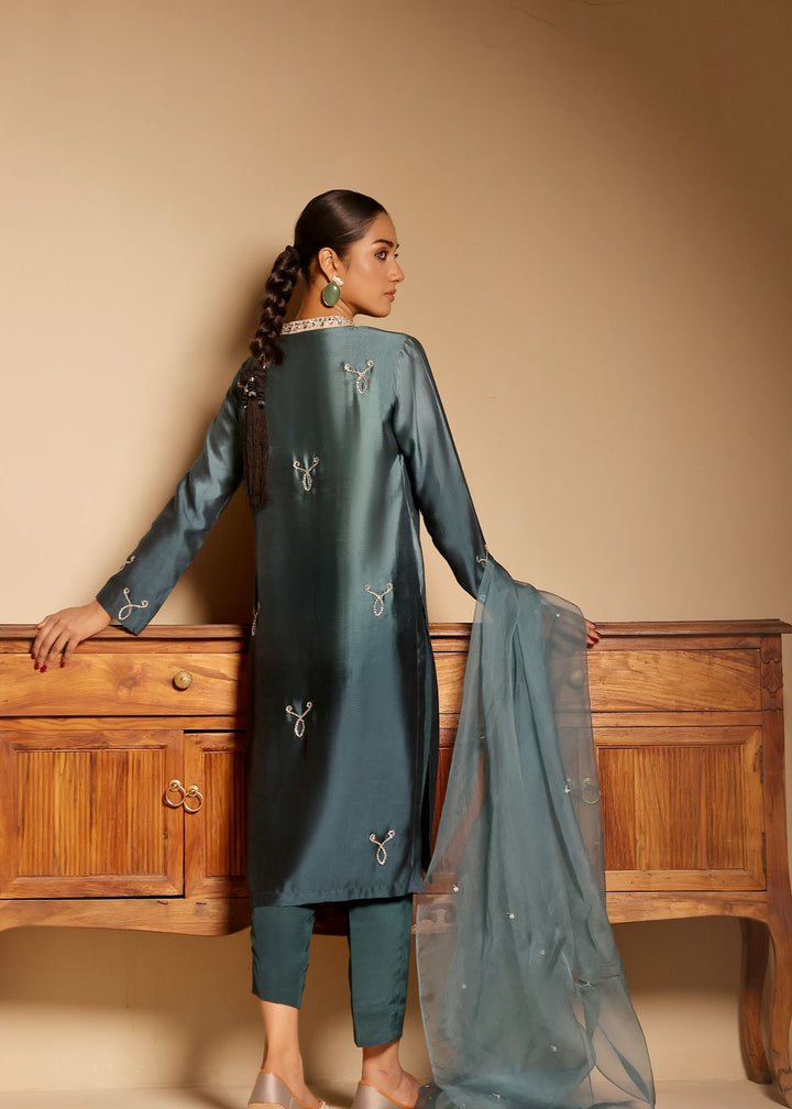  Introducing ARZU by MONA IMRAN. Elegant long-length panelled shirt with intricate neckline applique and delicate stone embellishments. Ideal for all occasions.