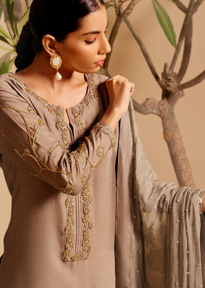  Discover Jiya, the exquisite long grey sheesha silk shirt from Mona Imran, adorned with intricate Kora Dapka embellishments for a stunning look.